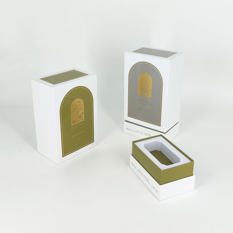 Ang Gold Foil Embossed Perfume Box na may Eva Tray, Rigid Base, at Sleek Lid Design HP031